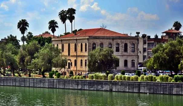 Adana Tarihi Kız Lisesi: Seyhan'ın Kültürel Mirasını Keşfedin - Turist Rehberi