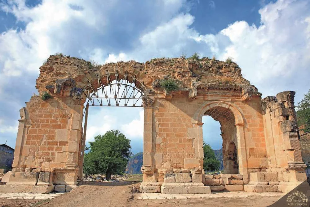 Anavarza Ören Yeri: Adana'nın Antik Dönem Hazinesi ve Arkeolojik Önemi