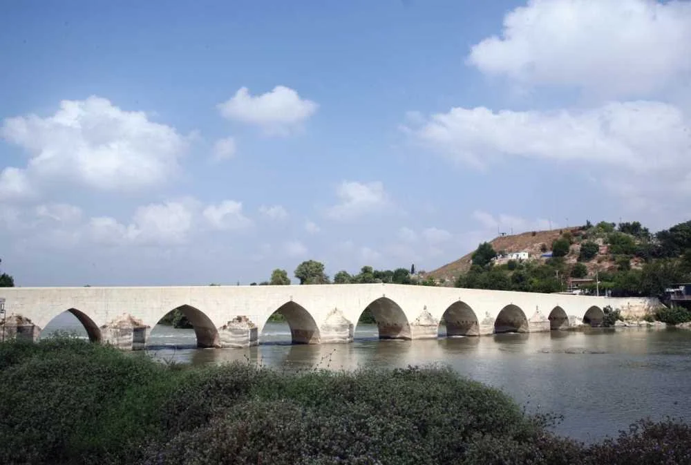 Adana Misis Höyük ve Köprüsü Rehberi: Tarihin İzinde Yüreğir'de Unutulmaz Bir Yolculuk