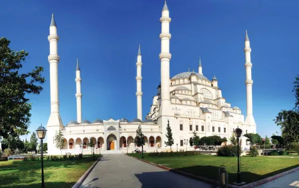 Sabancı Merkez Camii: Adana'nın Modern Mimari Harikası ve İnanç Turizmi Merkezi