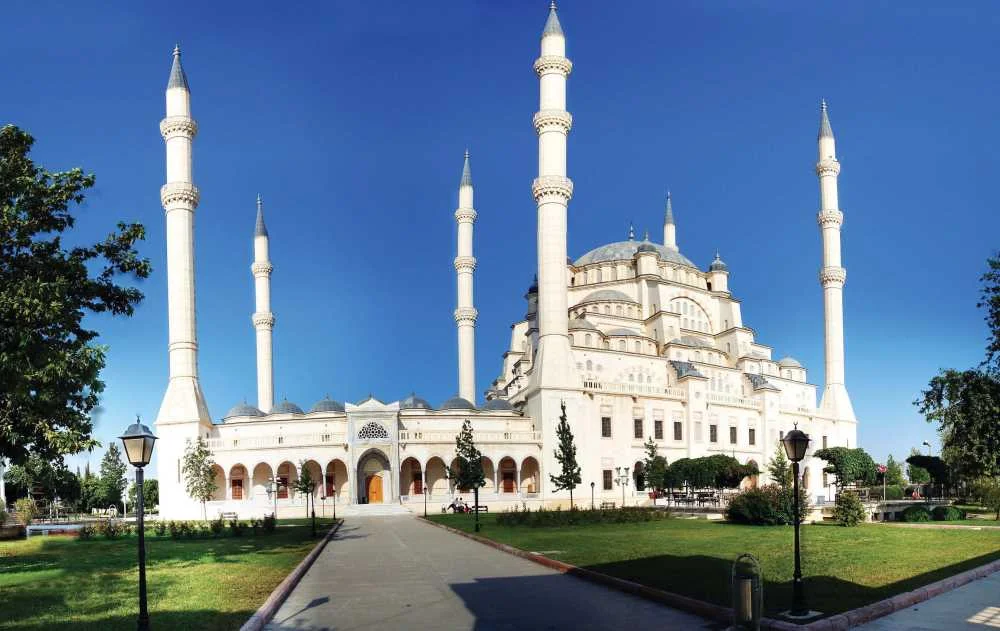 Sabancı Merkez Camii Rehberi: Adana'nın İhtişamlı İnanç Merkezi - Ziyaret Rehberi