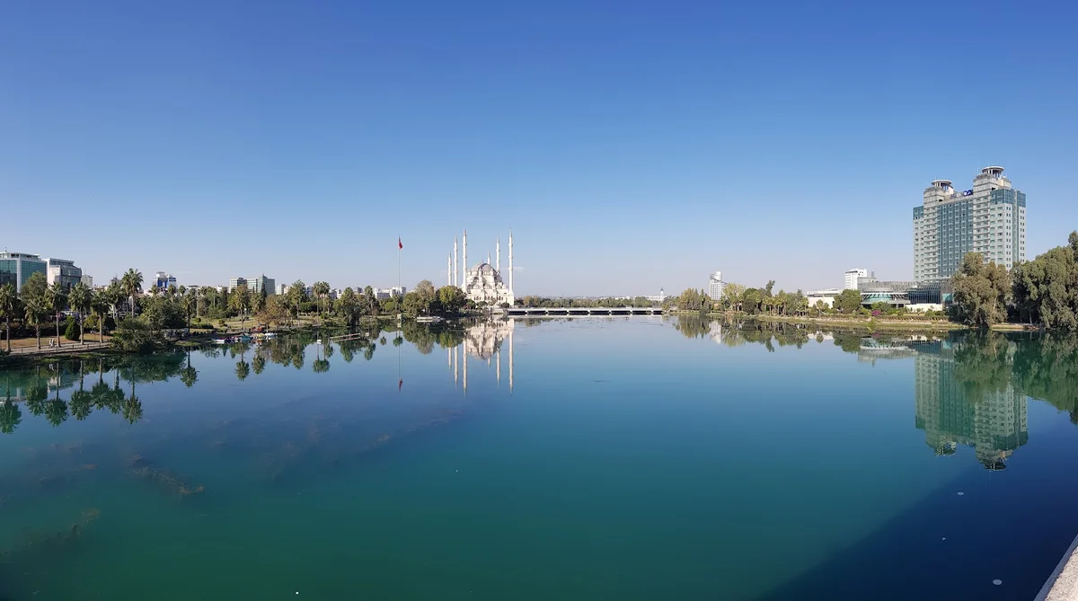 Adana Taş Köprü: Lezzet Rotasının Tarihi Durağı ve Gastronomi Hikayesi