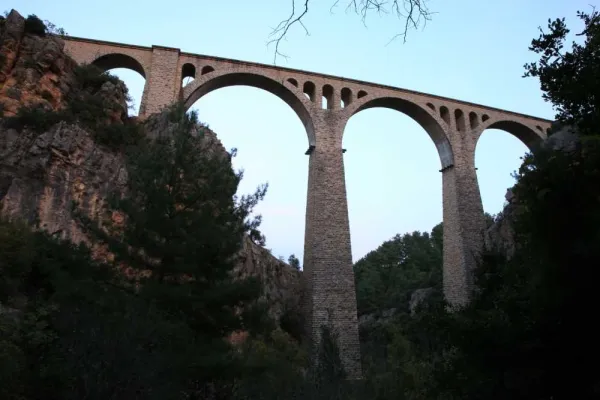 Varda Köprüsü Rehberi: Adana'nın Tarihi Hazinesi ve Ziyaret Tavsiyeleri