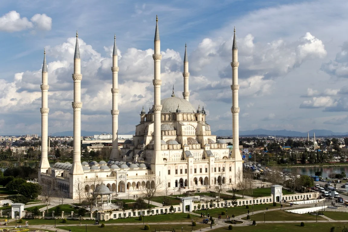 Sabancı Merkez Camii: Adana'nın Modern Mimari Harikası ve İnanç Turizmi Merkezi
