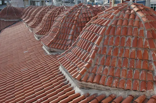 Adana Ulu Camii'nin kırmızı tuğladan klasik çatısı ve detayları
