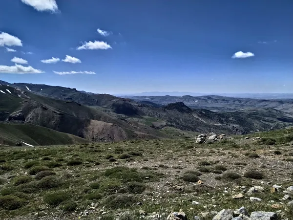 Aladağ Meydan Yaylası'nda dağ manzarası ve doğal güzellikler