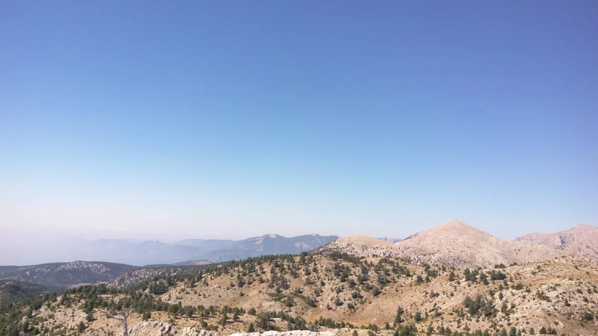 Kızıldağ Yaylası Geniş Dağ Manzarası Kızıldağ Yaylası'nda gün doğumu ile huzur verici dağ manzarası.
