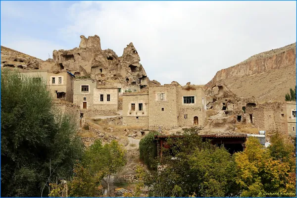 Şar örenyerindeki taş yapılar ve doğal manzara