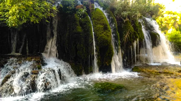 Aladağ Ağcakise Başpınar Bici ve Kosurga Yaylaları'nda doğal şelale manzarası.