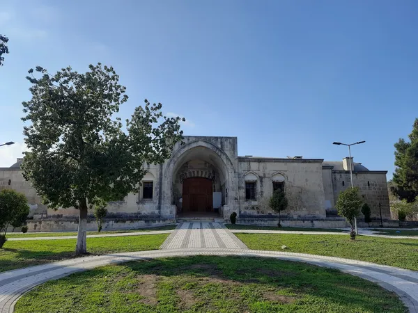 Adana Kurtkulağı Kervansarayı: Osmanlı Ticaret Yollarının Taş Tanığı