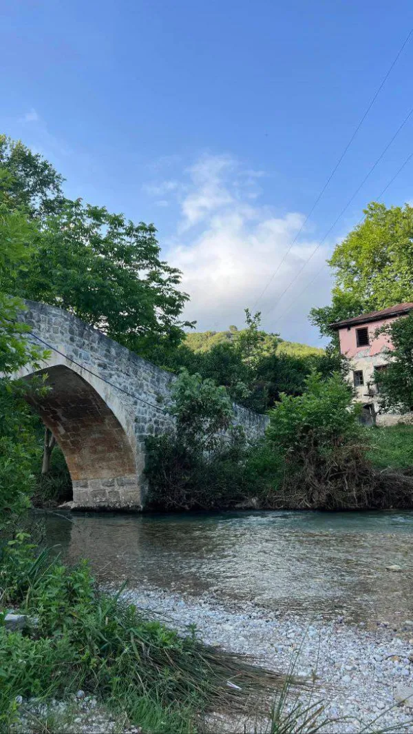 Osmaniye Kadirli'nin Saklı Hazinesi: Gaffarlı Taş Köprü ve Çevresindeki Lezzet Durakları