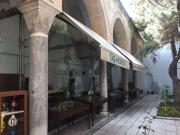 Kahramanmaraş Taş Medrese: Dulkadiroğlu Beyliği'nin Mimari Mirası ve Sanat Tarihi Analizi