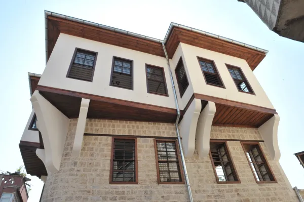 Kahramanmaraş Dedeoğlu Konağı: Osmanlı Sivil Mimarisinin Son Dönem Tanığı