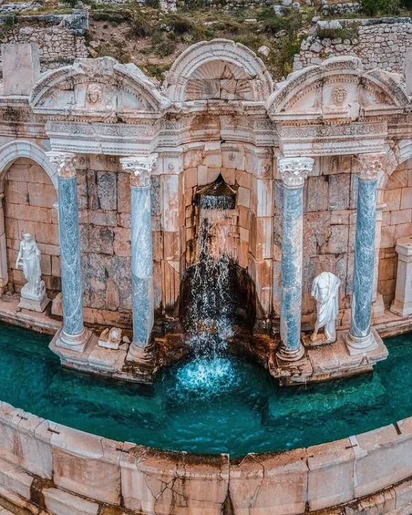 Sagalassos antik kentindeki gösterişli çeşme ve heykeller