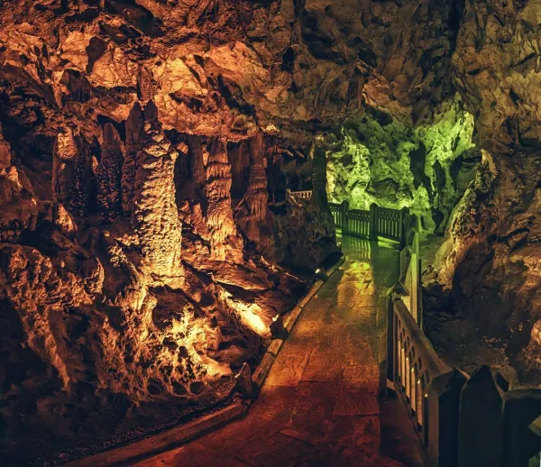 Burdur İnsuyu Mağarası: Burdur'un Jeolojik Hazinesi ve Türkiye'nin İlk Turizm Mağarası
