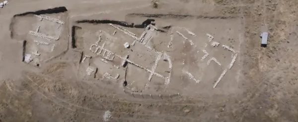 Havadan çekilmiş Bourbon Antik Kenti'nin arkeolojik kalıntıları ve çevresi