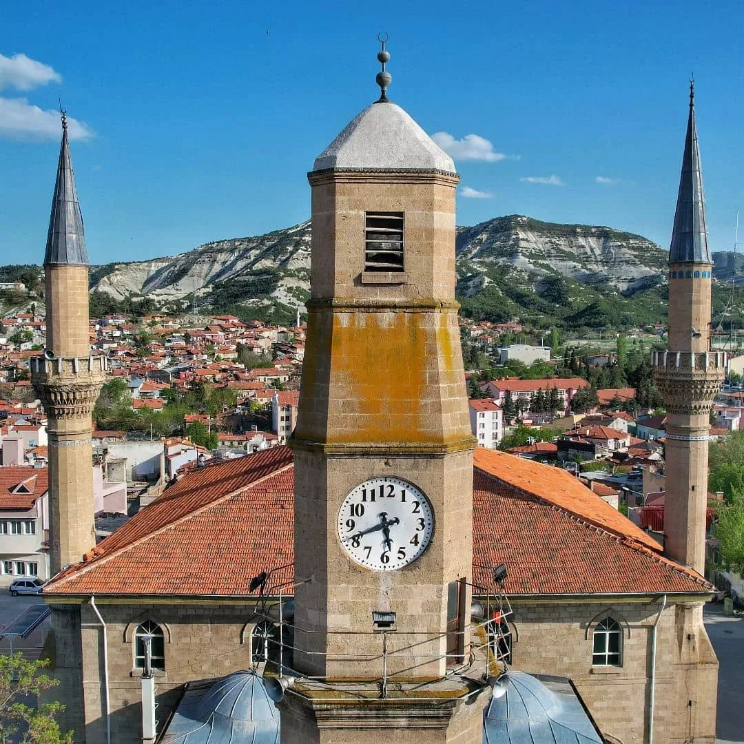 Burdur Ulu Cami: Burdur'un 700 Yıllık Tarihi Hazinesi ve Ziyaret Rehberi