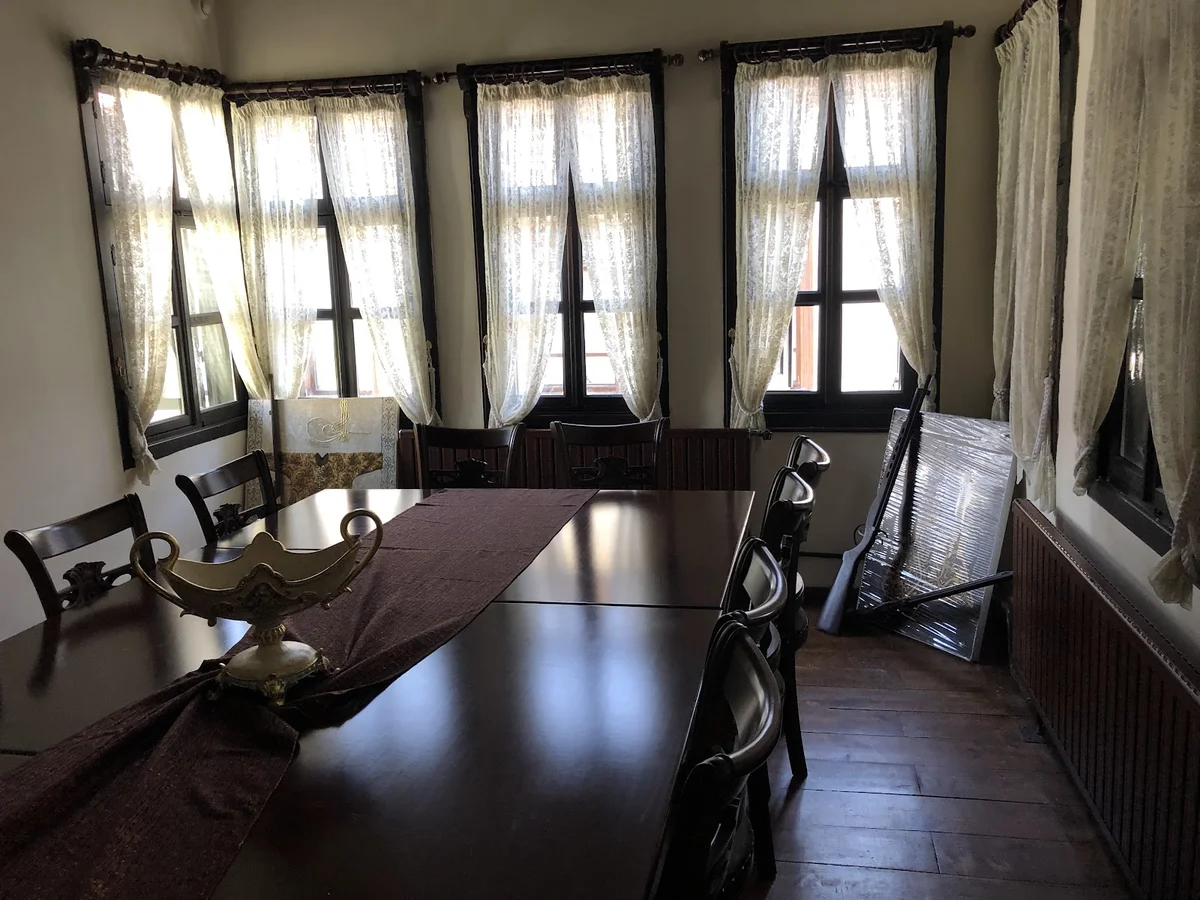 Burdur Muallim Mustafa Sırrı Özkan Kültür Evi: (Resimleri Sesli Dinle + Galeri Belgesel Modu)