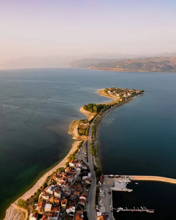 Isparta Eğirdir Gölü: Isparta'nın Tektonik ve Karstik Süreçlerle Şekillenen Doğa Harikası