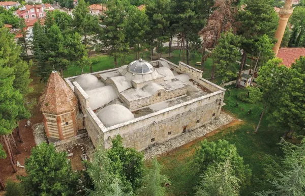 Isparta Ertokuş Medresesi: Atabey'in 800 Yıllık Selçuklu Mimari Şaheseri