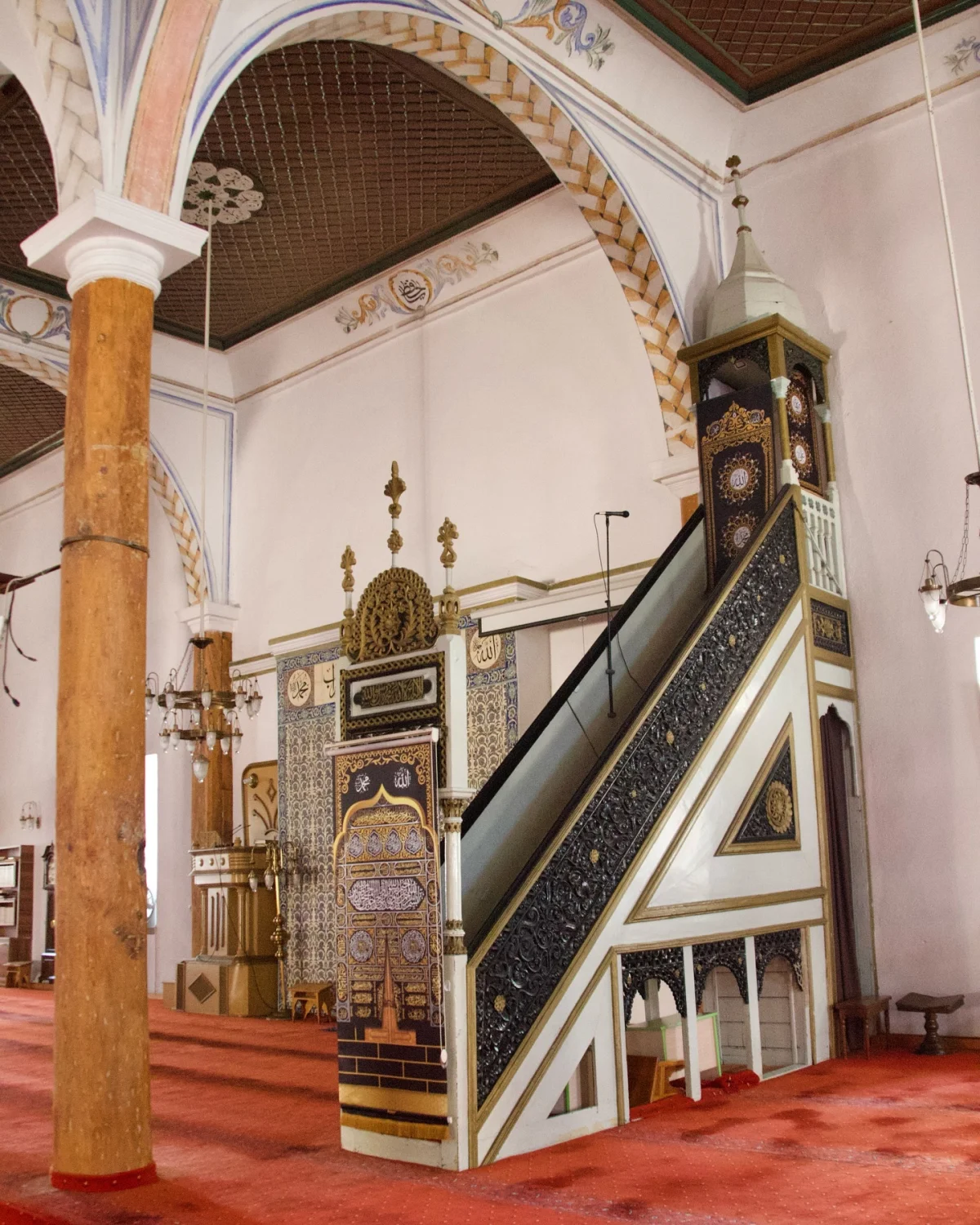Isparta Hızır Bey Camii: Eğirdir'in Manevi Kalbi ve İnanç Turizmi Merkezi