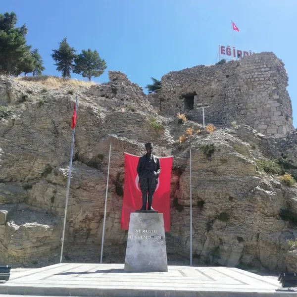 Isparta Eğirdir Kalesi: Eğirdir'in Gölün Üzerindeki Tarihi Hazinesi Rehberi