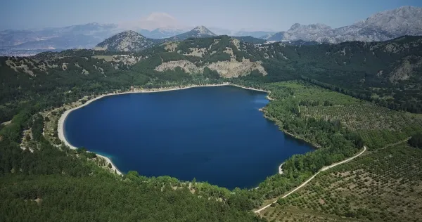 Isparta Gölcük Tabiat Parkı: Isparta'nın Volkanik Krater Gölü ve Jeolojik Mirası