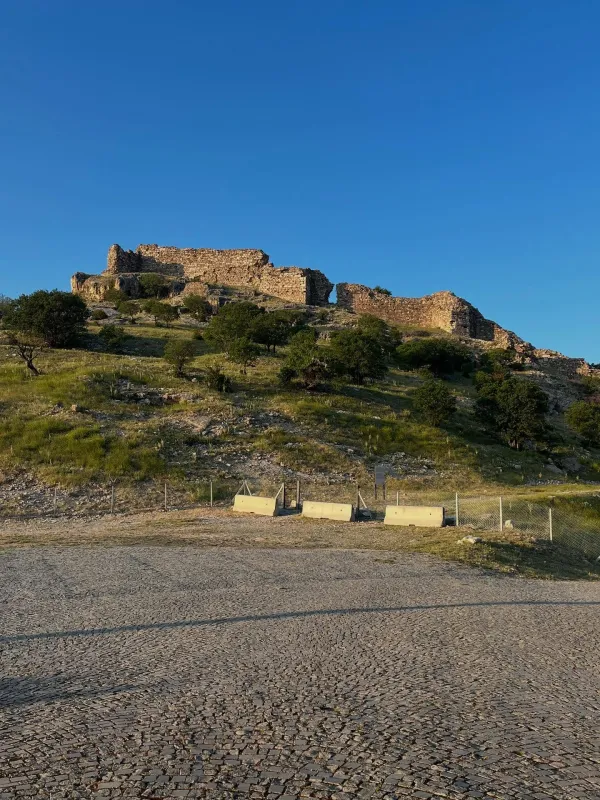 Isparta Uluborlu Kalesi: Isparta'nın Tarihi Hazinesi Kültür Turizmi Rehberi