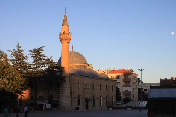 Isparta Kutlu Bey Camii: Isparta'nın Tarihi Kalbi ve Mimari Hazinesi Rehberi
