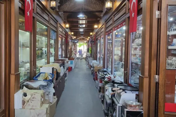 Isparta Firdevs Bey Bedesteni: Isparta'nın Tarihi Ticaret Merkezi Rehberi