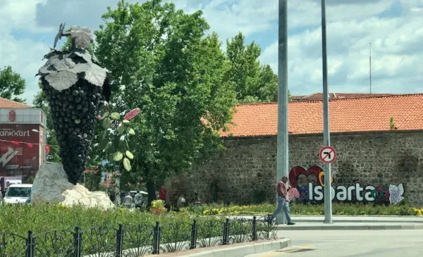 Isparta Firdevs Bey Bedesteni: Isparta'nın Tarihi Ticaret Merkezi Rehberi