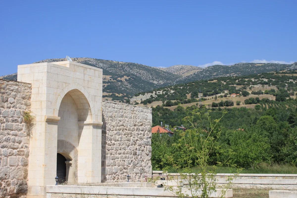 Isparta Ertokuş Hanı: Gelendost'un 800 Yıllık Selçuklu Kervansarayı Arkeolojik İncelemesi