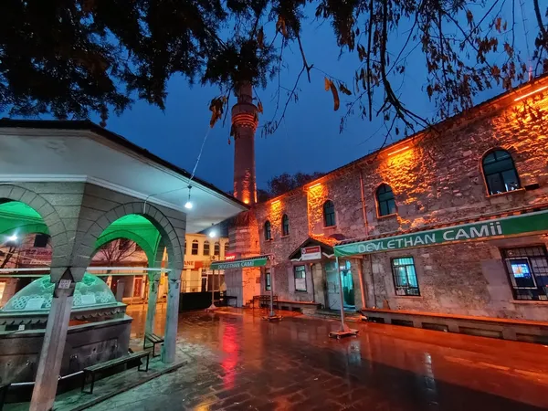 Isparta Devlethan Camii: Yalvaç'ın Selçuklu'dan Osmanlı'ya Uzanan Tarihi Mirası
