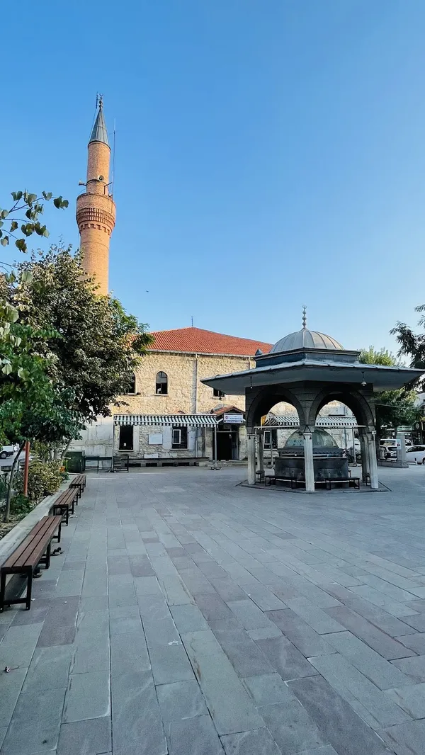 Isparta Devlethan Camii: Yalvaç'ın Selçuklu'dan Osmanlı'ya Uzanan Tarihi Mirası