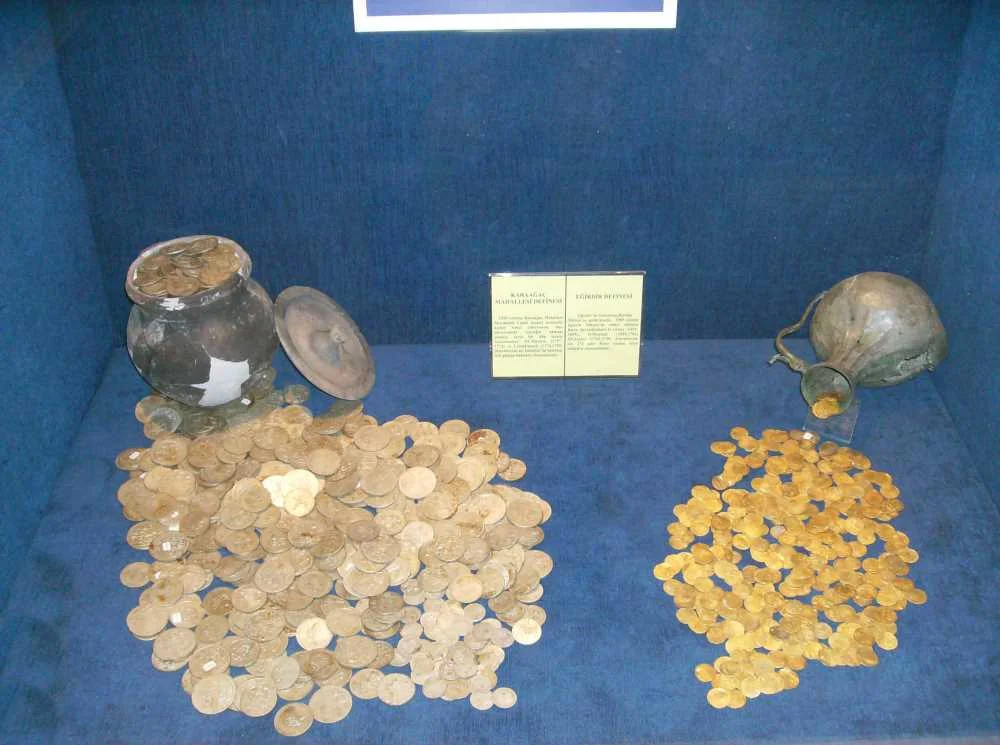 Isparta Müzesi: (Resimleri Sesli Dinle + Galeri Belgesel Modu)