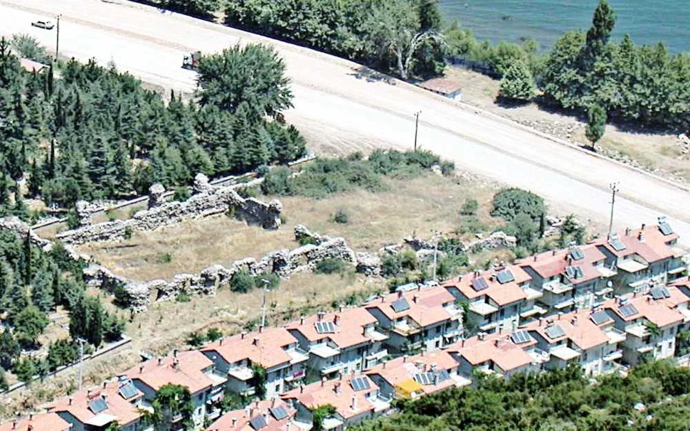 Isparta Keyhüsrev Kervansarayı: Eğirdir'in 800 Yıllık Tarihi Hazinesi Rehberi