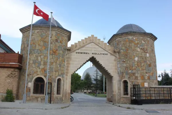 Isparta Süleyman Demirel Demokrasi ve Kalkınma Müzesi: Isparta'nın Sembolik Mimari ve Sanat Hazinesi