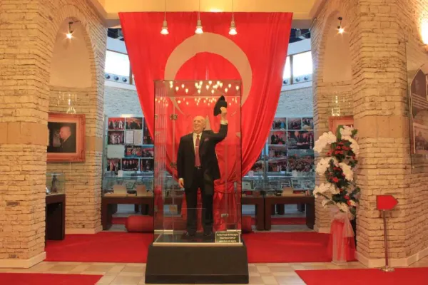 Isparta Süleyman Demirel Demokrasi ve Kalkınma Müzesi: Isparta'nın Sembolik Mimari ve Sanat Hazinesi