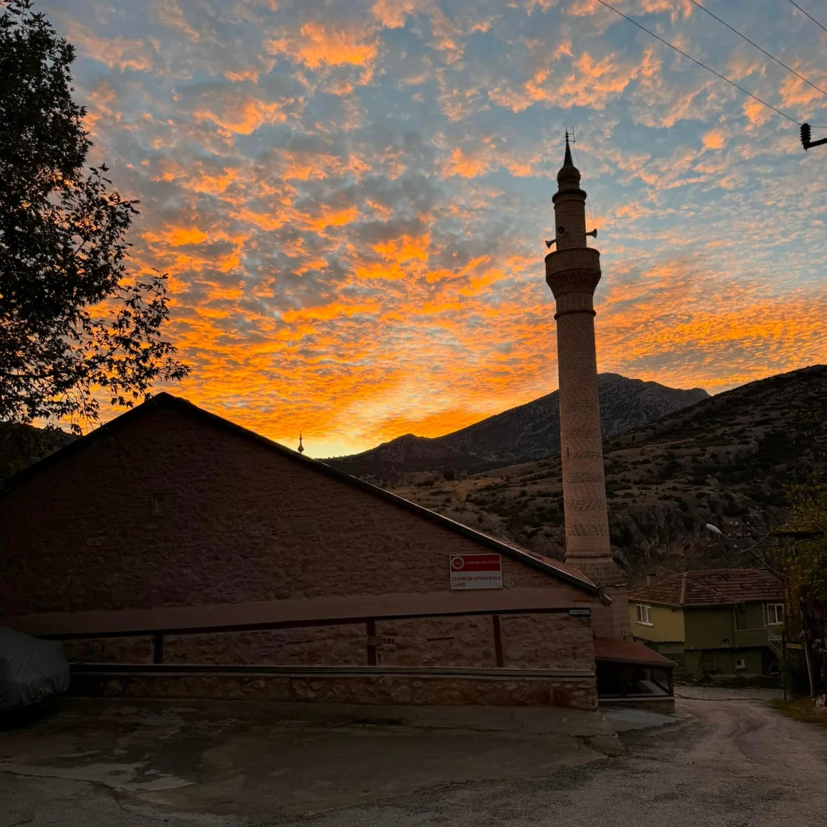 Isparta Çeşnigir Paşa Camii: Eğirdir'in Osmanlı Öncesi Manevi Mirası