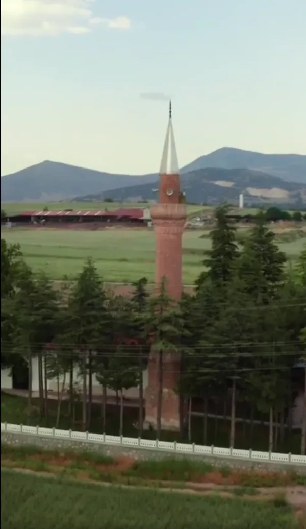 Isparta Küçükgökçeli Kırık Minare Camii: Isparta'nın Selçuklu Mirasını Keşfetme Rehberi
