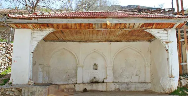 Isparta Akmescit Çeşmesi: Eğirdir'in 18. Yüzyıldan Kalma Tarihi Hazinesi