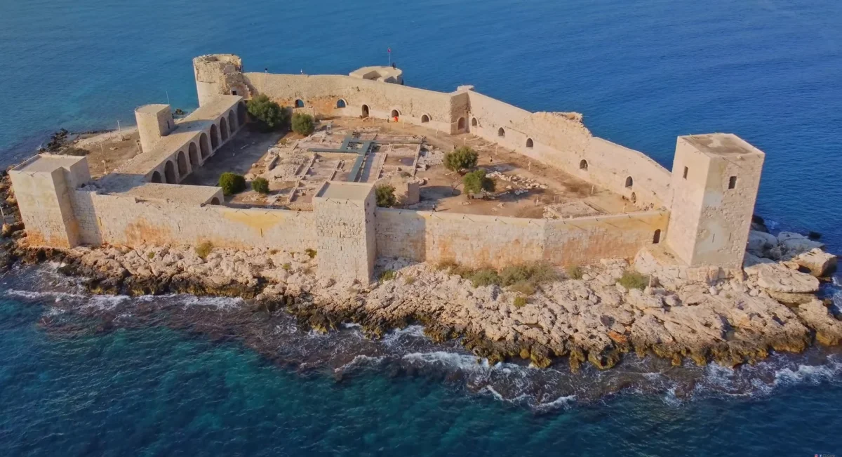 Mersin Kız Kalesi: Mersin'in Deniz Ortasındaki Efsanevi Kalesi Gezi Rehberi