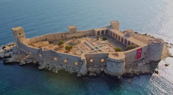 Mersin Kız Kalesi: Mersin'in Deniz Ortasındaki Efsanevi Kalesi Gezi Rehberi