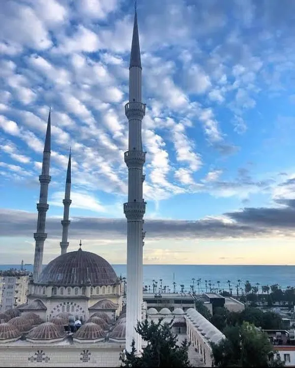 Mersin Muğdat Camii: Mersin'in Manevi Kalbi ve İnanç Turizmi Merkezi