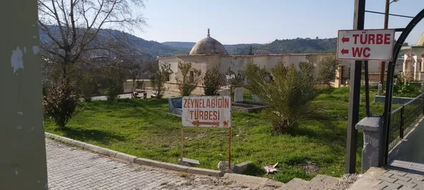 Zeyne Türbesi