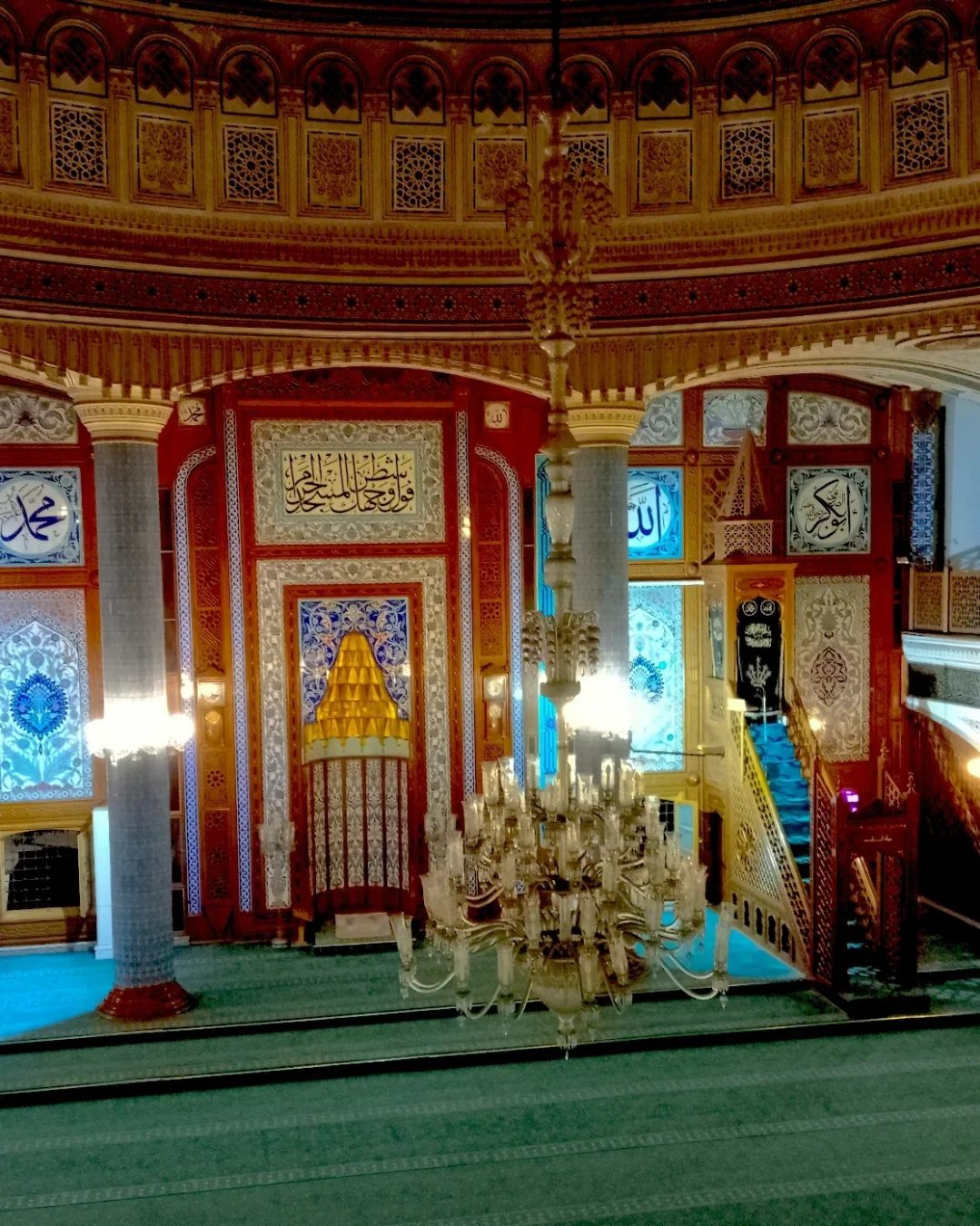 Ulu Camii'nin Büyüleyici Mimari Detayları! Sanat Tarihinde Bir Yolculuk - Mersin'in İncisi? Zengin süslemeleri ve ahşap işçiliği ile Ulu Camii'nin iç mekanı