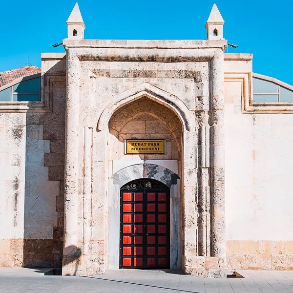 Mersin Kubat Paşa Medresesi: Tarsus'un Selçuklu Mimarisinin Nadide Örneği
