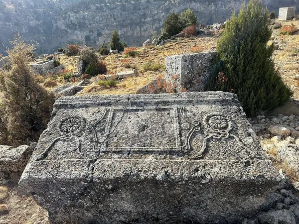 Mersin Balabolu Harabeleri: Mut'un Kayaya Oyulmuş Antik Kent Kalıntıları