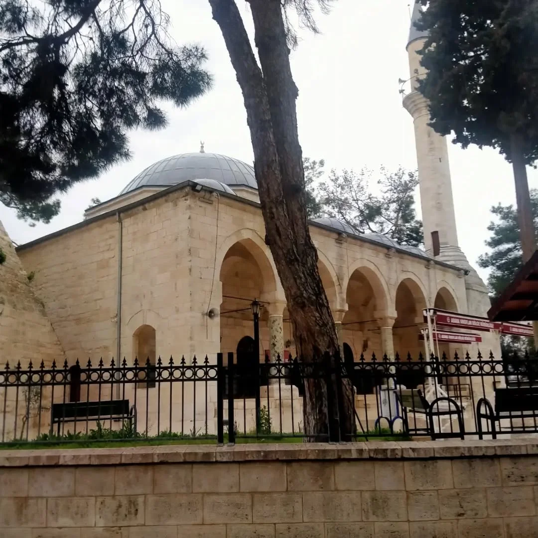 Mersin Laal Paşa Camii: Mut'un 580 Yıllık Karamanoğlu Mirası ve Doğa Harikası Rehberi