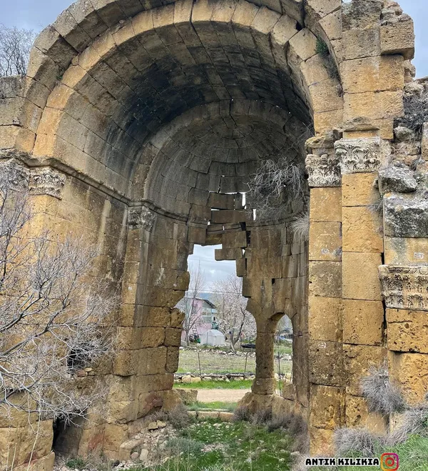 Mersin Dağpazarı Kilisesi: Mut'un Antik Kent Corapissus'undaki Arkeolojik Hazine